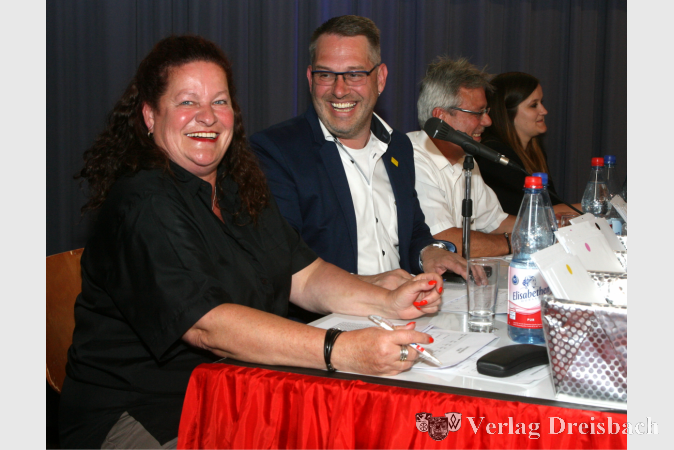 Die Jury mit (v.l.) Claudia Forg-Meuser, Sprecher Guido Froitzheim, Ralf Hesse und Cheforganisatorin Xenia Thau musste am Quiz-Abend viel rechnen und leisten, hatte aber trotzdem ihren Spaß.