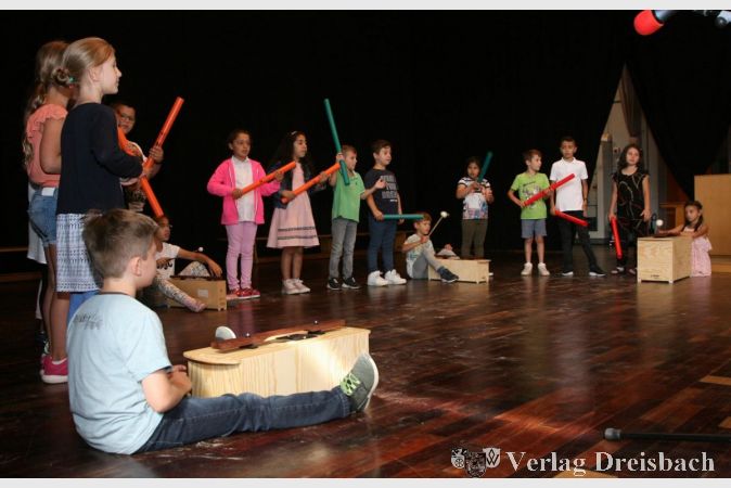 Die Zweiten Klassen sind bei der Einschulung traditionell für die musikalische Begrüßung der ABC-Schützen zuständig.
