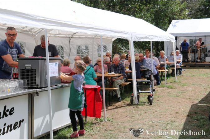 Viele große und kleine Helfer sorgten beim Fischereifest des ASV auch in diesem Jahr wieder dafür, dass die vielen Gäste sich wohl fühlten.
