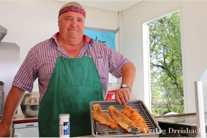 Zander im Backteig war ein beliebtes, leckeres Essen für die Gäste des Fischereifestes des ASV am Okrifteler Baggersee.