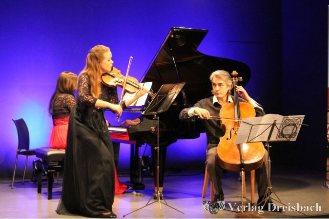 Monica Gutman, Lisa Jacobs und Ramón Jaffé (von links) eröffneten das musikalisch vielseitige Programm mit dem schwungvollen Werk "Freilakhs" des russisch-jüdischen Komponisten Joel Engel.