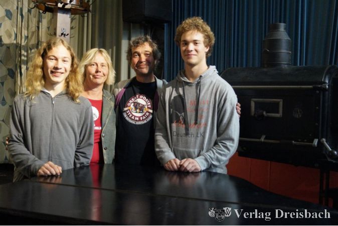 Eine ganze Familie im Dienste der Kleinkunst: Magnus, Evelyn, Manfred und Pascal Treber (v.l.) haben auch für das kommende Jahr viel vor mit ihrem Bühnendomizil in der Frankfurter Straße.
