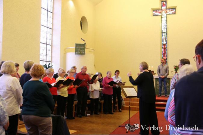 Ein extra für den musikalischen "Gottesdienst mal anders" ins Leben gerufener Projektchor bereicherte am letzten Sonntag den Abendgottesdienst mit Pfarrer Johannes Kraus in der evangelischen Kirche in Hattersheim.