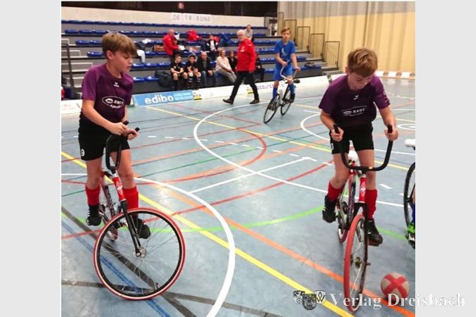 Die U15-Spieler Moritz Rauch und Lucas Singer schlugen sich im U17-Feld des Turniers in Belgien gut und wurden Zweite.