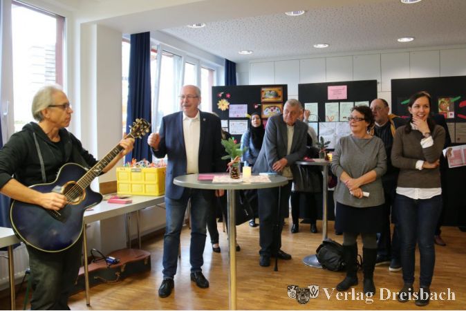 Der offizielle Teil des Festes der Familienoffensive wurde mit Gitarrenmusik umrahmt.