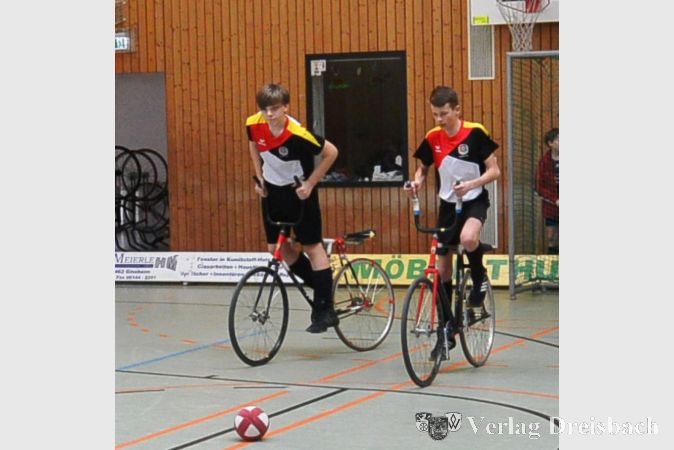 Das U17-Team mit Nico Biederwolf und Kevin Auth verteidigte in Worfelden seine klare Tabellenführung.