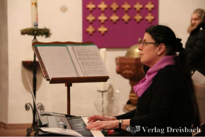Helena Gomm ist die neue Dirigentin des Kirchenchors St. Martin Eddersheim.
