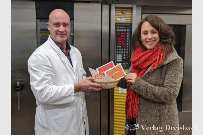 Thomas Schäfer, Leiter der Schlockerhof-Bäckerei, und Pfarrerin Marlene Hering.
