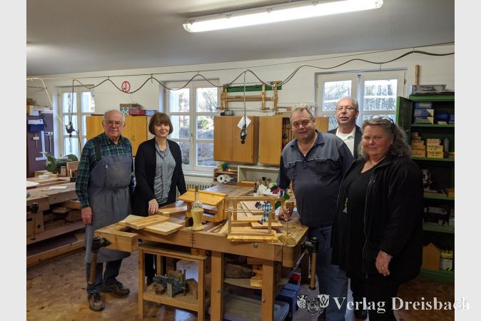 Von links nach rechts: Gerhard Neumann, die Leiterin der Altmünstermühle Jutta Steinbach, Hans-Günter Waas, Erster Stadtrat Karl Heinz Spengler und Nicola Böhm, Leiterin der Wohnanlage der Schlocker-Stiftung.