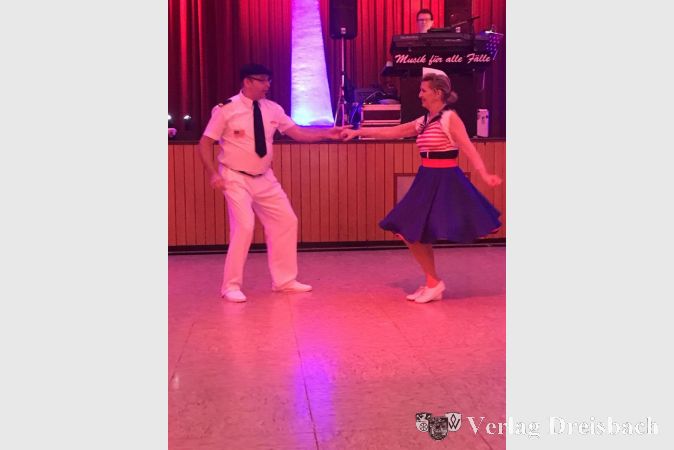 Ramona und Nikolaus erfreuten die Besucherinnen und Besucher mit einem Boogie-Woogie.
