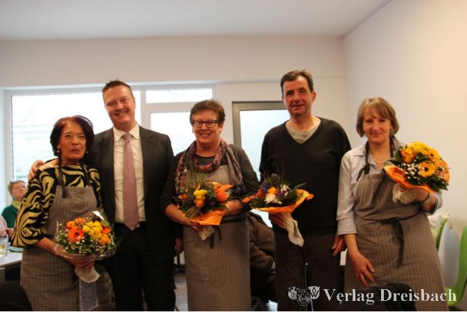 Markus Lanzinger (2.v.l.) bedankte sich herzlich beim Team des Cafés Pregelstraße.