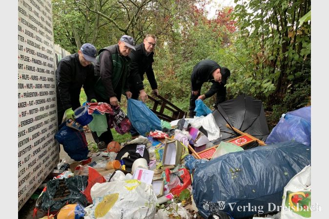 Der Containerstandort an der Park & Ride-Anlage: Im Oktober 2019 total verdreckt -