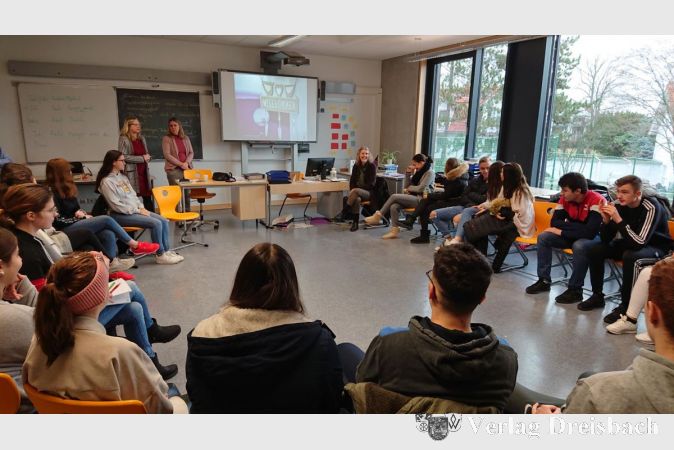 Schülerinnen und Schüler der Abschlussklassen konnten sich unter anderem damit auseinandersetzen, dass religiöse Menschen Halt und Unterstützung aus ihrem Glauben ziehen und es unterschiedlichste Bestattungs- und Trauerrituale gibt.