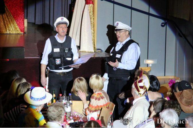 "Karl" und "Erwin" (Stefan Käck und Klaus Schindling) brachten den Saal wieder zum Lachen.