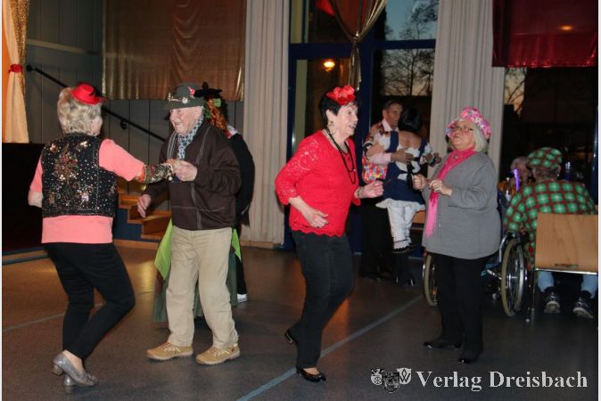 Auch kostümiert machten die Senioren vom Club der Gemütlichkeit auf dem Tanzboden eine gute Figur.