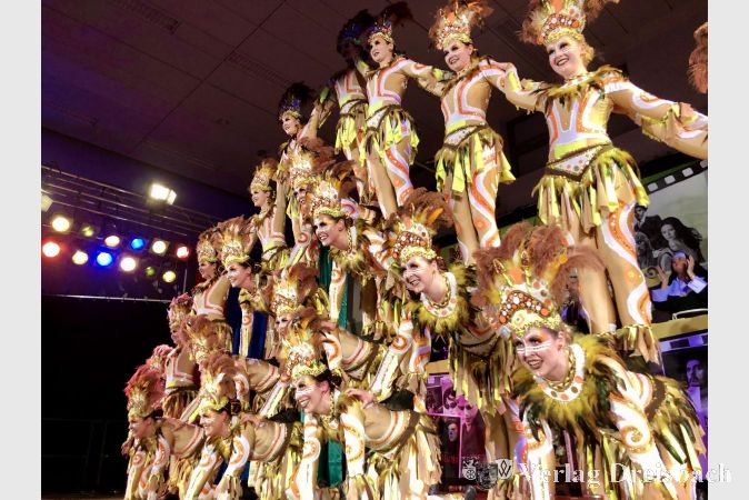 Der finale Programmpunkt galt der Showtanzgruppe „Las Romanas“, die mit ihrer grandiosen Akrobatik das Publikum zum Toben brachte.