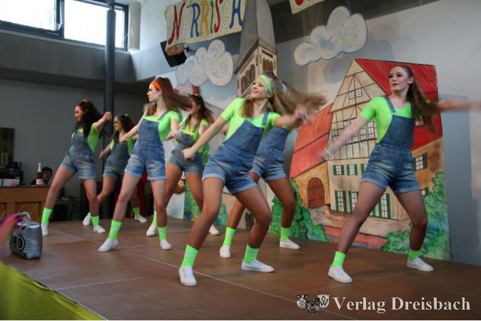 Mit einem Tanz voll Schwung und Elan erfreuten die "Candy Girls" vom GV Liederkranz-Eintracht Eddersheim die Hattersheimer Senioren.