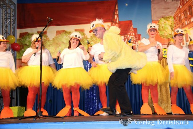 Als "Eddersheimer Flugentchen" war der Gospelchor des Liederkranz in diesem Jahr auf der Fastnachtsbühne unterwegs.