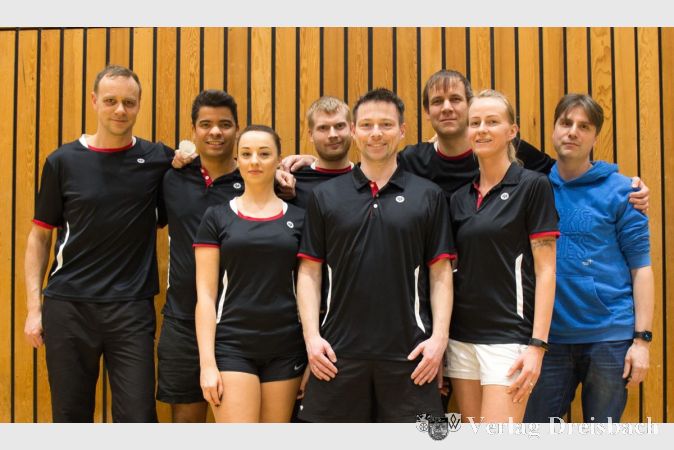 Die Meistermannschaft der A-Klasse. Von links nach rechts: Mannschaftsführer Daniel Fielitz, Manuel Hofmann, Alexandra Kerling, Robin Erbes, Daniel Reinhardt, Markus Gnewikow, Jennifer Ludwigs, Frank Spano.