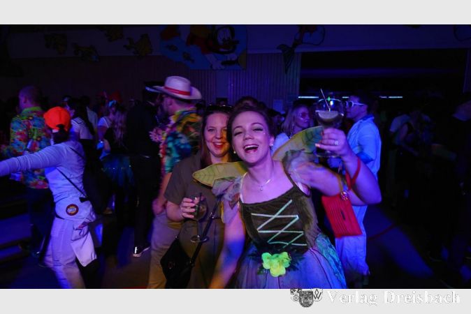 Die Party-Band "Don't Stop" und DJ JeKa heizten die Partystimmung mit allseits bekannten Schlagern und Ballermann-Hits bis zum Morgen ordentlich auf.
