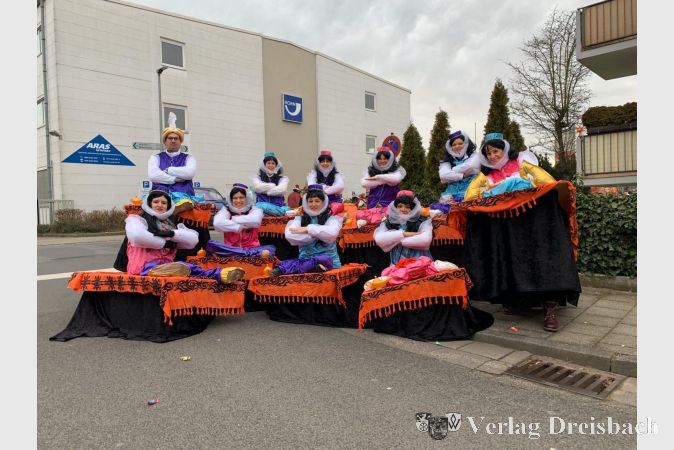 Die Fußgruppe des KKK mit ihren fliegenden Teppichen wurde prämiert und belegte den 2. Platz.