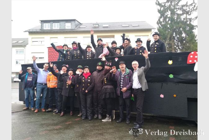 Die Heimat- und Festwagengesellschaft nahm an mehrere Umzügen teil.