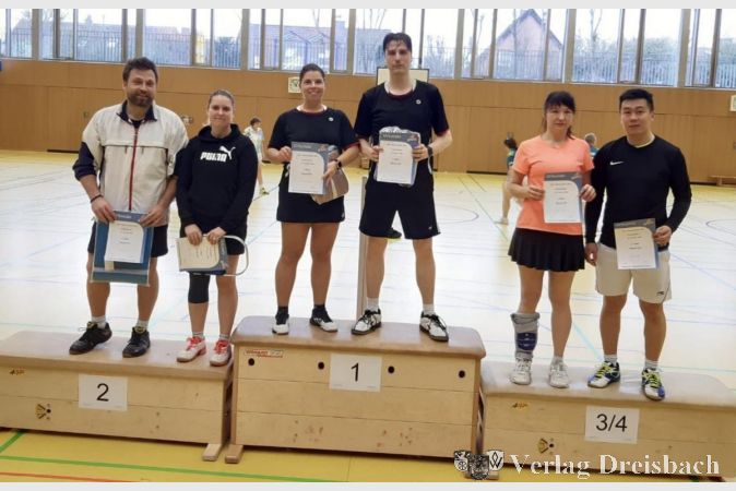 Die frischgebackenen Hessenmeister Katrin Remsperger und Frank Spano auf dem Treppchen.