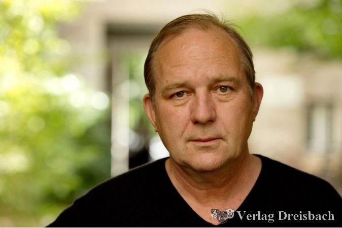 Der Schauspieler und Autor Uwe Preuss ließt im Rahmen der "literaTurm" im Hochheimer Weinbaumuseum aus seinem Debütwerk "Katzensprung".