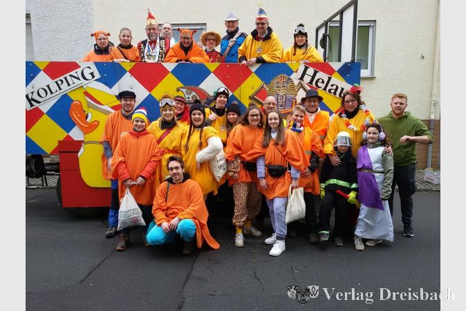 An Flörsheimer Umzug nahm die Hochheimer Kolpingfamilie wieder mit einem eigenen Wagen teil.