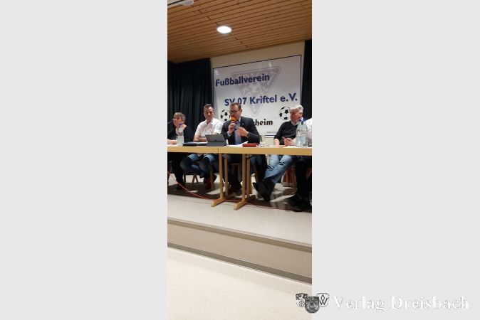 Bürgermeister Christian Seitz leitete die Wahlen.