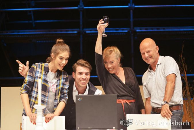 Verschoben vom 25. April 2020 auf den 6. Mai 2021: Die Aufführung des Theaterstücks "Willkommen bei den Hartmanns" im Haus der Vereine.