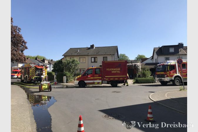 Etwa 30 Einsatzkräfte rückten am Samstag in der Paul-Duden-Straße an.