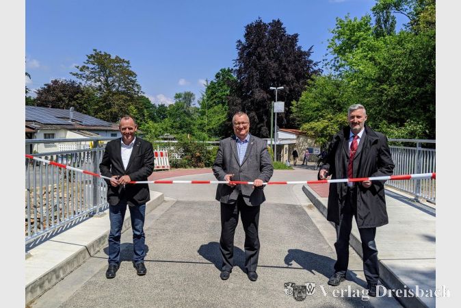 Von links nach rechts: Stefan Jung-Diefenbach (Vorstand Albert Weil AG), Bürgermeister Klaus Schindling und Peter Dengel (Referatsleiter Stadtwerke).