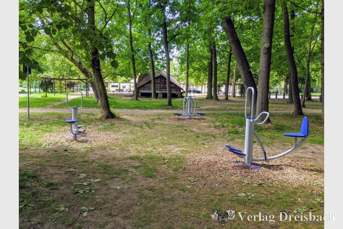 Drei der fünf neuen Fitnessgeräte: Links der "Twister", in der Mitte der "Double Airwalker" und rechts "Bike & Stepper".