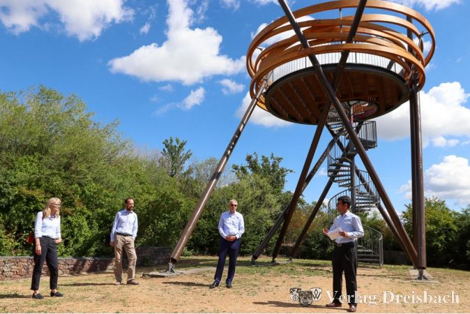 Von links nach rechts: Landschaftsarchitektin Bettina Mackiol vom Regionalpark, Regionalpark-Geschäftsführer Kjell Schmidt, Landrat Michael Cyriax und der Geschäftsführer der GRKW, Dr. Mathias Bausback.