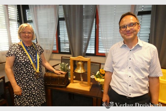 Dr. Martha von Westerholt (links) übernimmt fortan die Präsidentschaft von Vorgänger Michael Wünsch (rechts).