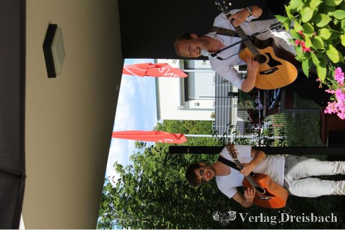 Christian Hoeper und Florian Brettschneider präsentierten ihren Zuhörern am vergangenen Sonntag nicht nur Songklassiker, sondern auch einige Eigenkompositionen.