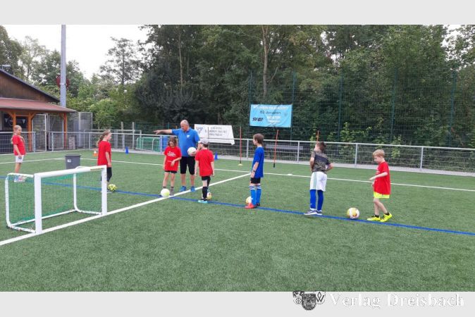 Linienlauf-Training mit dem Zweiten Vorsitzenden Peter Lehmann.