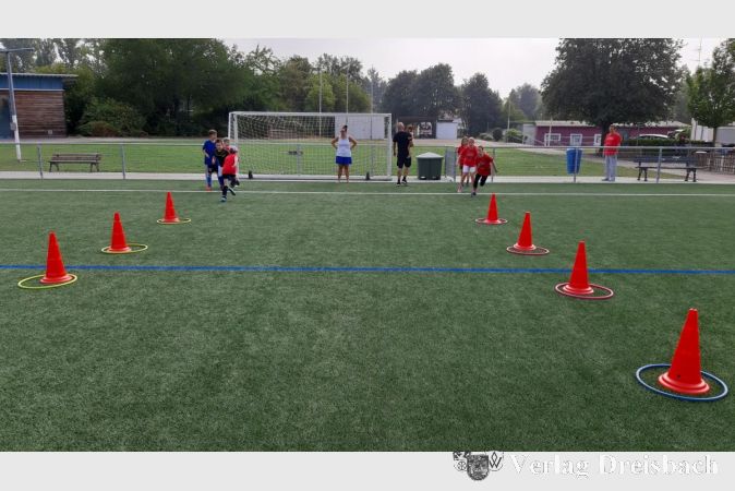 Die Kinder zeigten viel Einsatz beim Hütchenlauf.