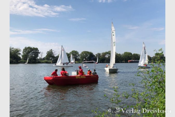 Auch bei dieser Vereinsmeisterschaft wurde der SCHo wieder von einem Boot des DLRG unterstützt.