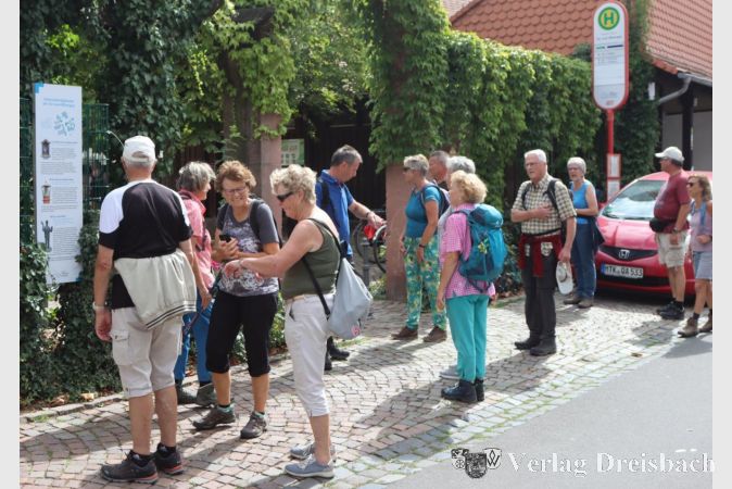 Bis zum Wickerer Weinprobierstand führte die Wanderung zwar, zum geplanten Abschluss-Umtrunk kam es aus Zeitgründen allerdings nicht.