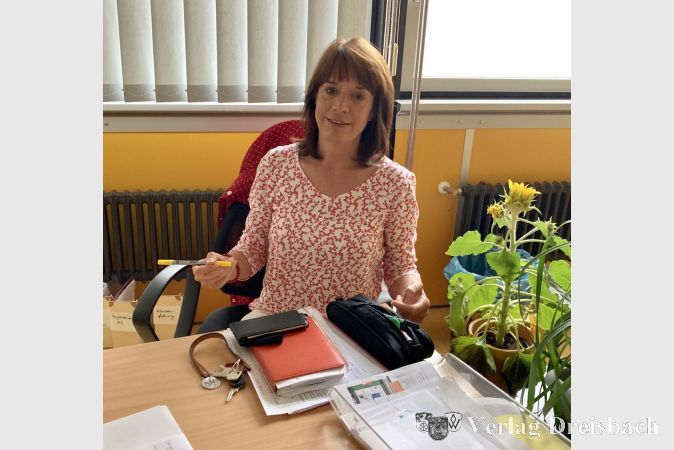 Nicole Faller freut sich darüber nun ein eigenes Büro zu haben, betont aber gleichzeitig das ihre Tür immer offen stehe.