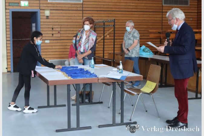 Kein Umhängen der Medaille, keine Übergabe der Urkunden: Manches muss anders laufen bei den diesjährigen Veranstaltungen zur Sportlerehrung in Flörsheim.