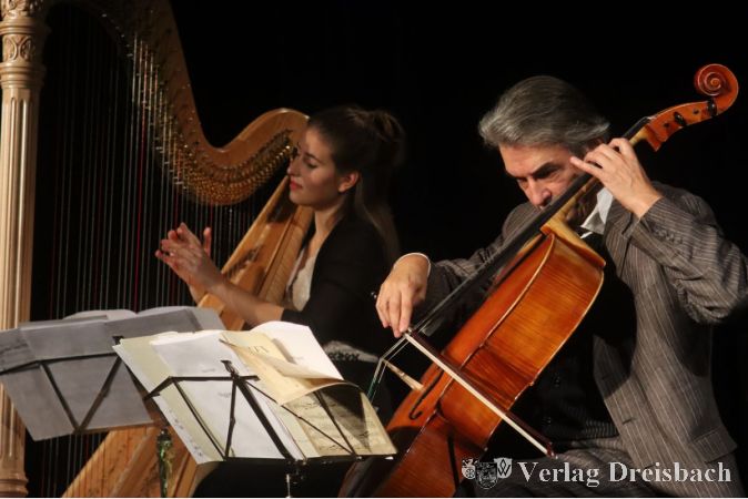 Mit seiner Tochter Serafina an der Harfte spielte Ramón Jaffé das von seinem Vater Don für beide komponierte "Keine Suite".