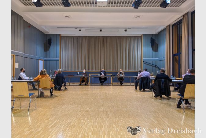 Große Abstände und permanentes Maskentragen in einem kühl durchlüfteten Saal: Die Corona-Pandemie macht auch vor dem Ausschuss UBV nicht Halt.