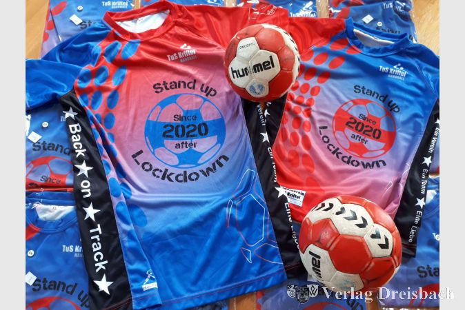 Bunte Mutmacher-Shirts hat der Handball-Förderverein in diesem Jahr spendiert.