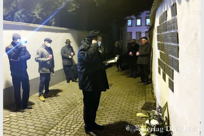 In der Synagogengasse wurde am Montag unter Beachtung der besonderen Situation die traditionelle Mahnwache zum Gedenken an die Reichspogromnacht abgehalten.
