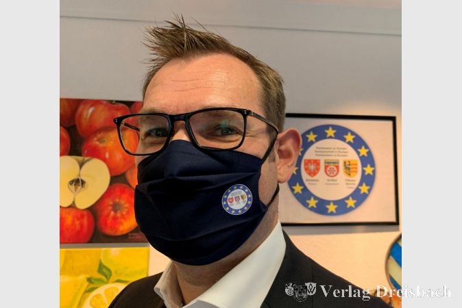 Alltagsmasken mit dem Partnerschaftslogo gingen in diesem Jahr zusammen mit Weihnachtsgrüßen an die beiden Partnerstädte Airaines und Pilawa Gorna als Zeichen der Freundschaft.