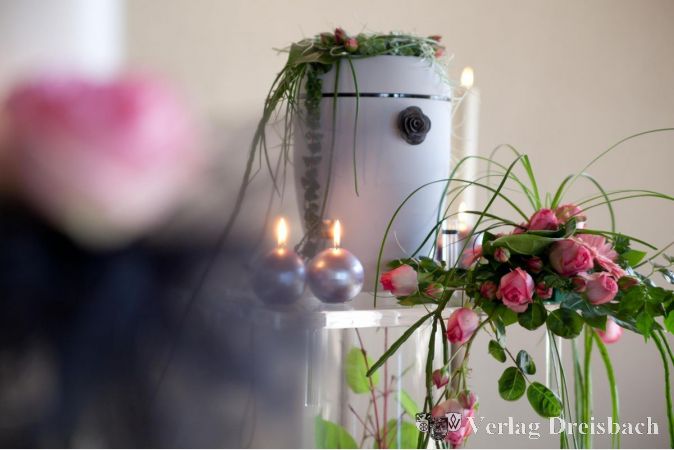 Urnenbestattungen lagen schon vor der Pandemie zunehmend im Trend. Während der ersten Welle im Frühjahr 2020 wurde die zweimonatige Bestattungsfrist häufiger ausgereizt.