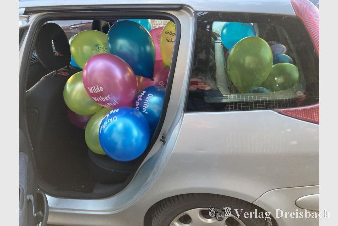 Mit Autos voller Luftballons waren die WWO in der letzten Woche im Ort unterwegs.